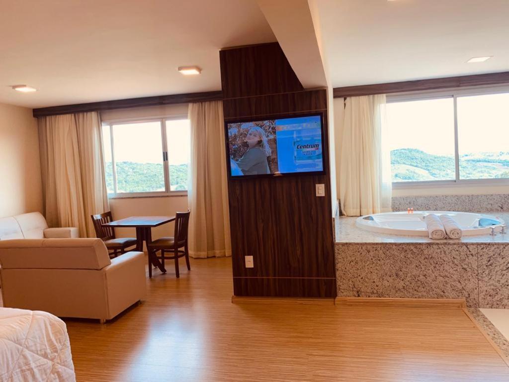 Hotel Mirante Sao Bras São Brás do Suaçuí Buitenkant foto